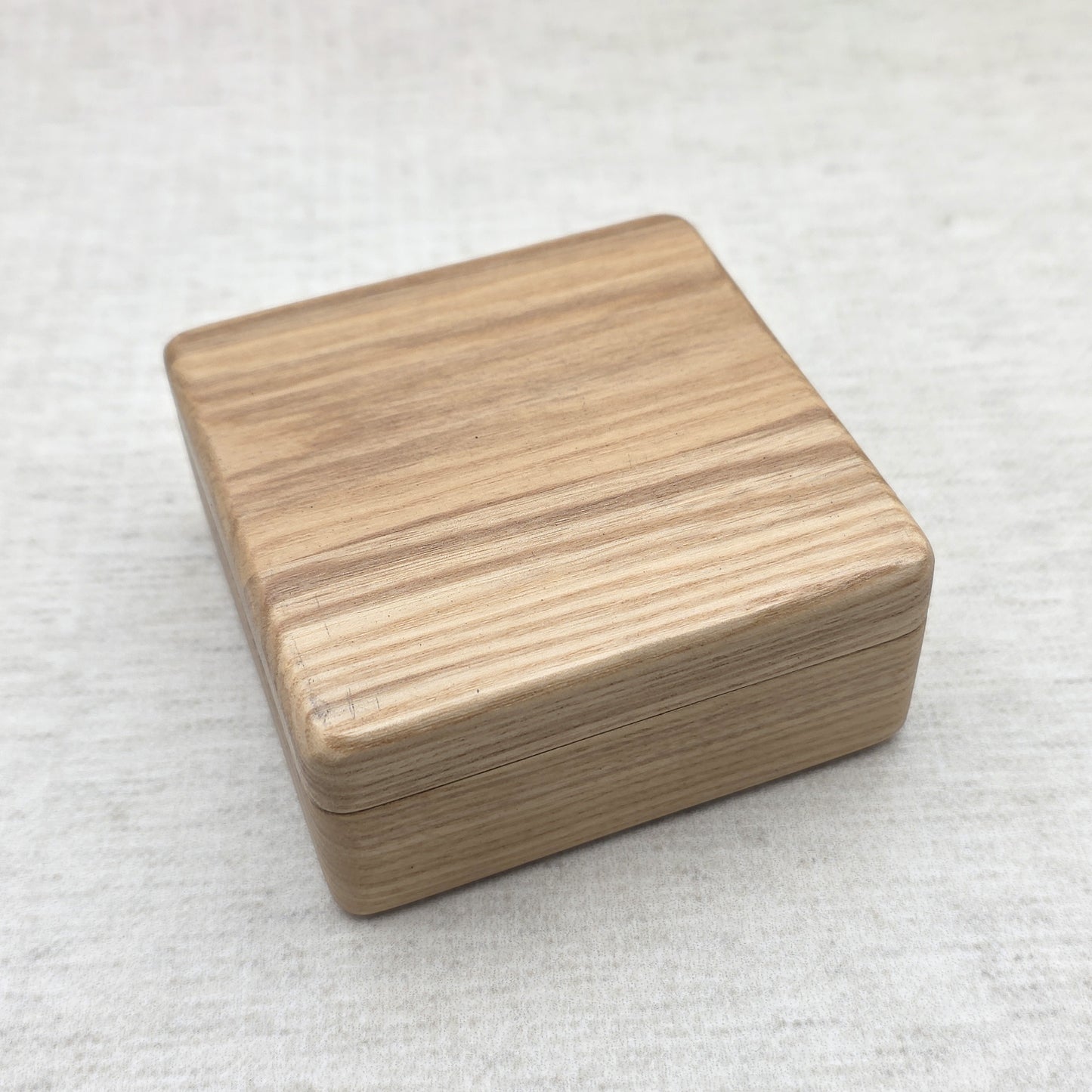 Wooden Challenge Coin Display Box Lacquered Ash Gift Case with Custom Insert