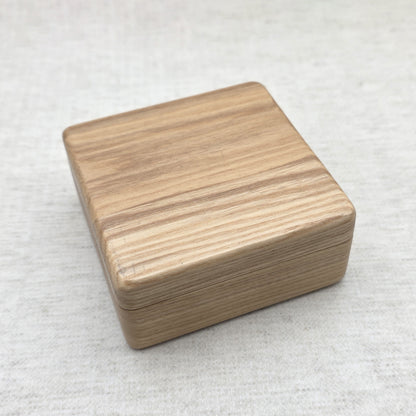 Wooden Challenge Coin Display Box Lacquered Ash Gift Case with Custom Insert