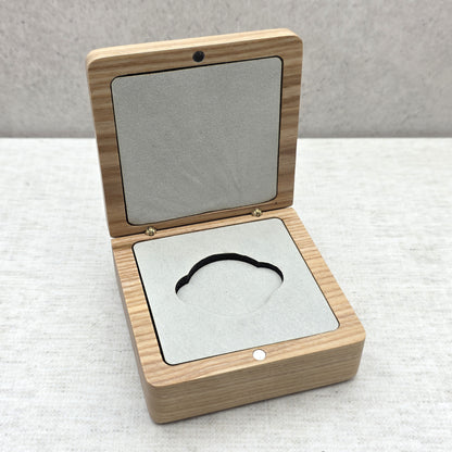 Wooden Challenge Coin Display Box Lacquered Ash Gift Case with Custom Insert